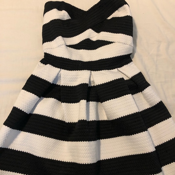 Express Dresses & Skirts - Strapless black and white Express dress